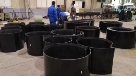 青島華仕達機器聚氨酯保溫管電熱熔套有哪些優(yōu)勢？